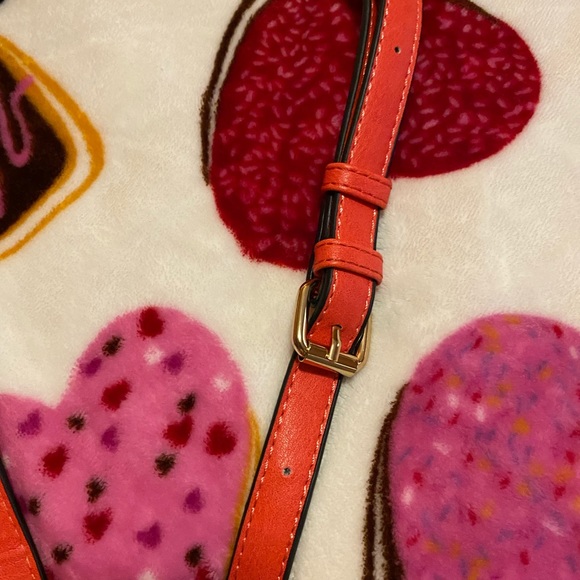 Women’s red tote with matching bag. - Picture 11 of 11